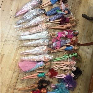 Huge lot of 28 Barbies